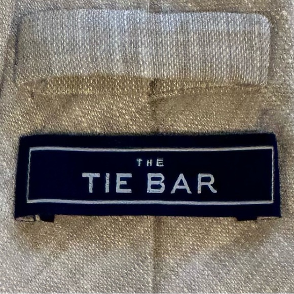 The Tie Bar Men’s 100% Linen Stain Resistant Grey Tie 2 1/2 “ X 58” - Picture 3 of 3